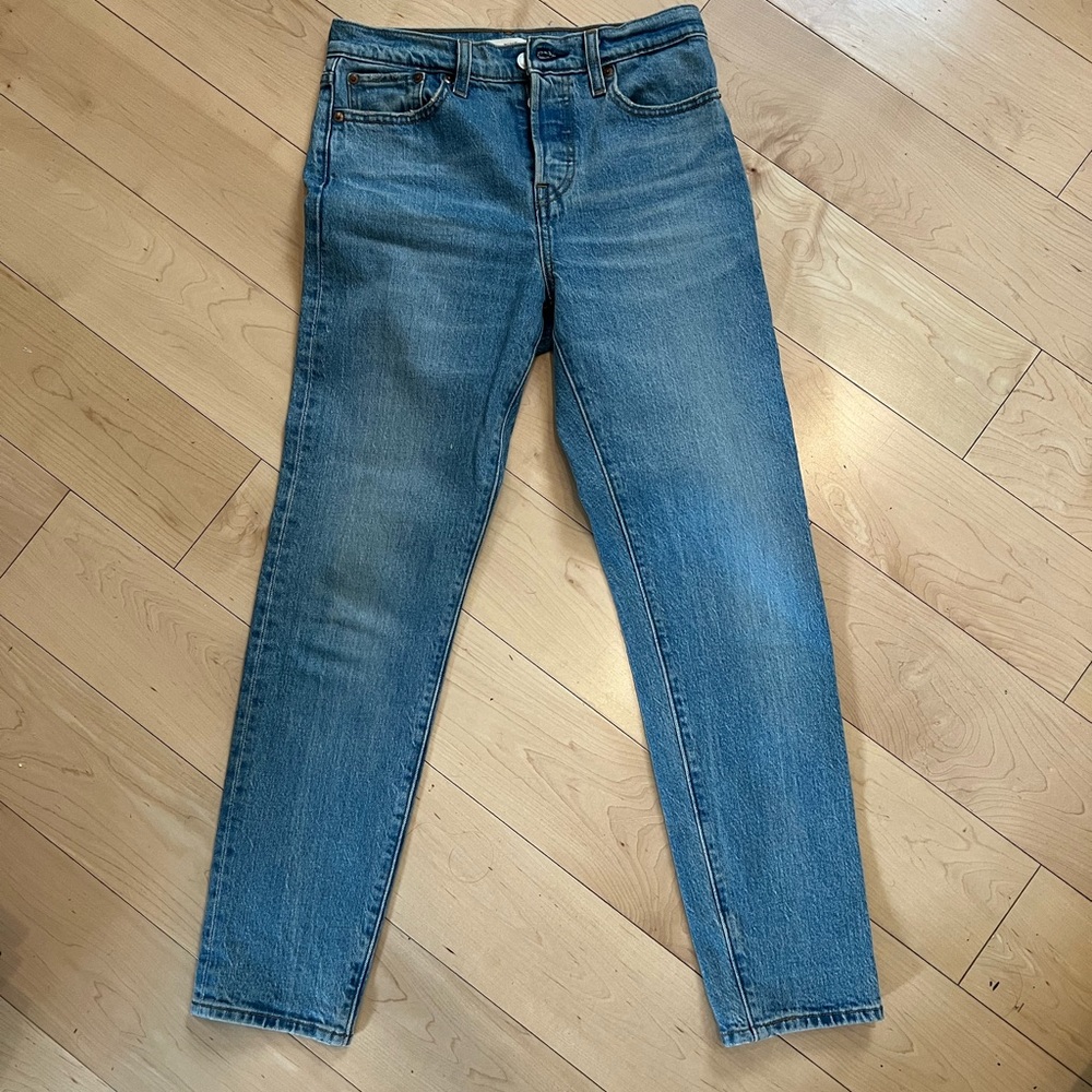 Levi’s Wedgie